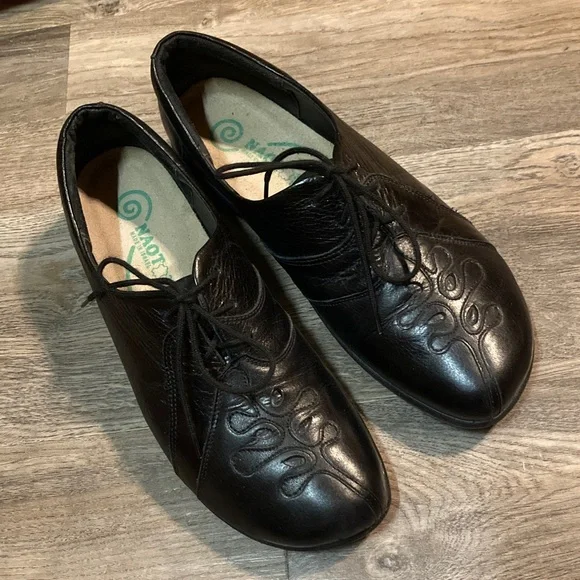 Naot Hui Black Leaf Loafer - Picture 1 of 4